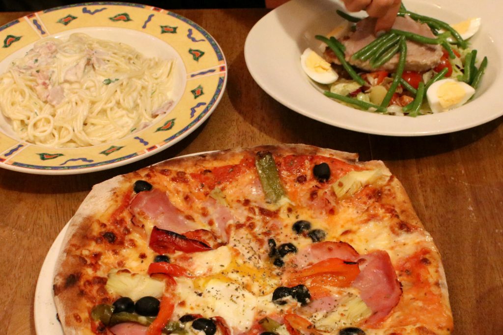 Pizza, carbonara, tuna nicoise at La Forchetta, Bethnal Green Road