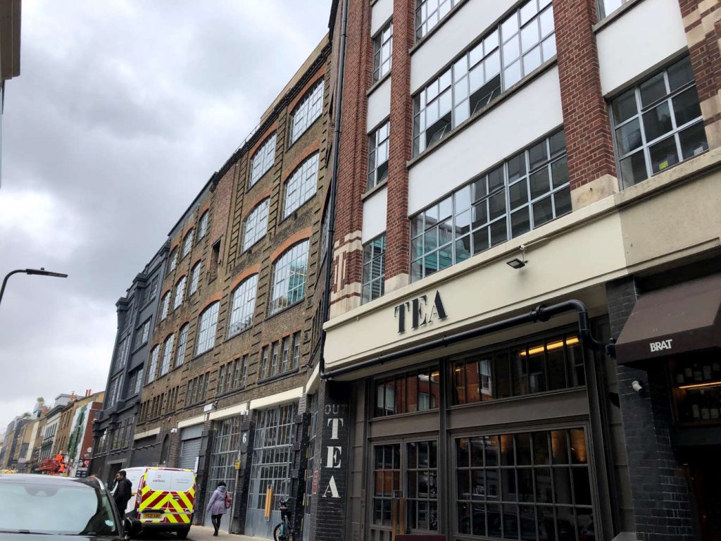 Tea building used to be a tea packing warehouse. Now it is home to Shoreditch house and Soho works, production companies, Allpress, Pizza East, Brat and the Smoking Goat.